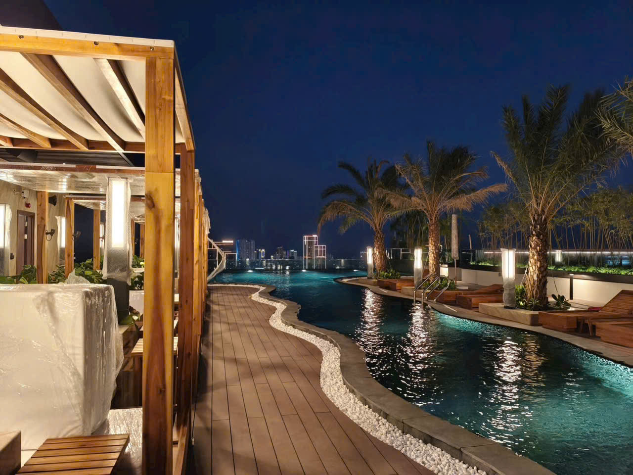 Hồ bơi khách sạn
