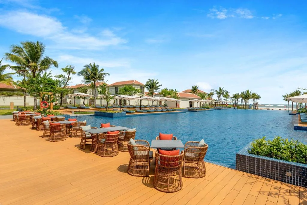 Hồ bơi resort