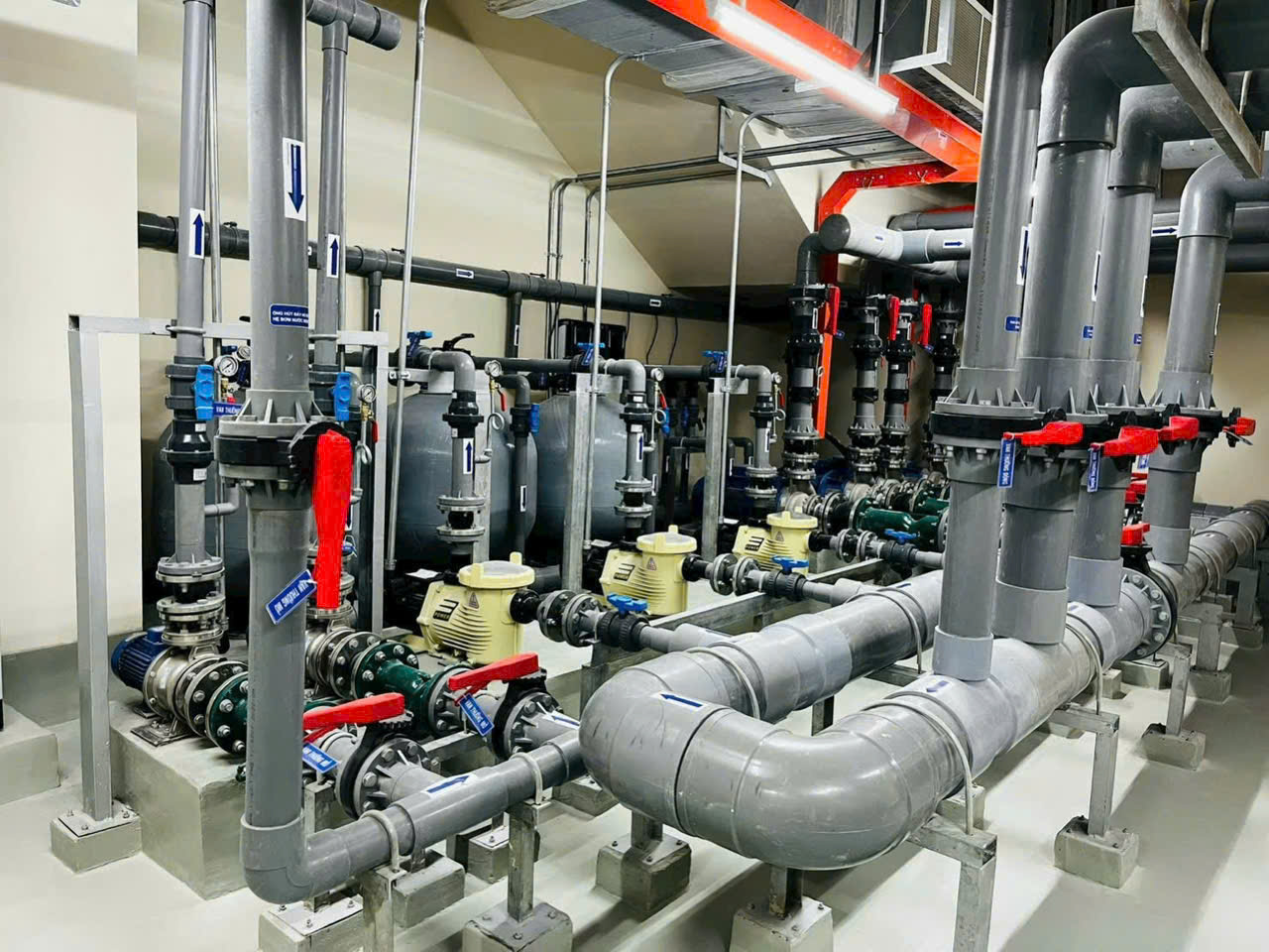 Xây dựng, lắp đặt, cung cấp thiết bị, và dịch vụ bảo trì
